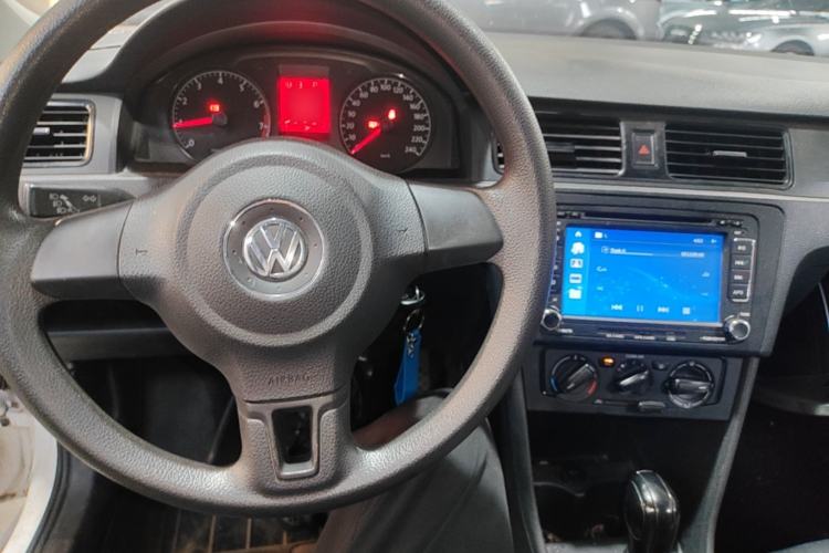 Used Volkswagen Santana 2015 1.6L Automatic Fashion Edition Center Console