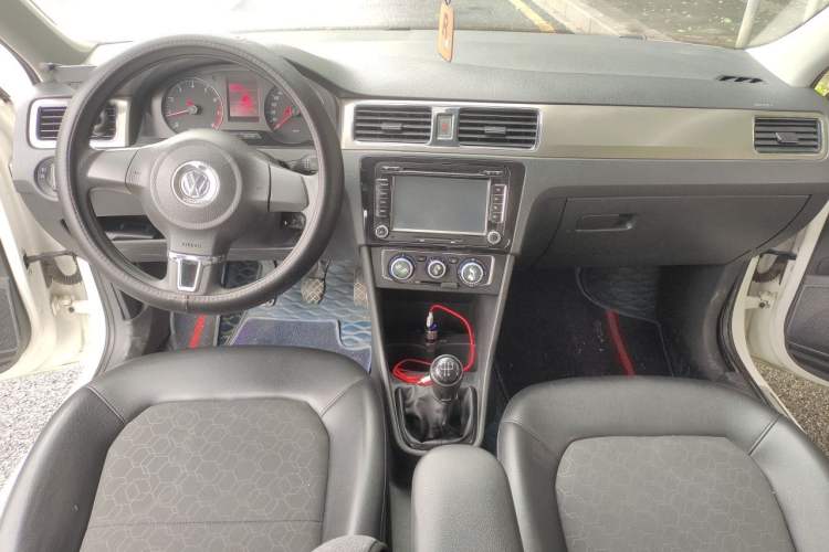 Used Volkswagen Santana 2015 1.6L Manual Comfort Edition Center Console
