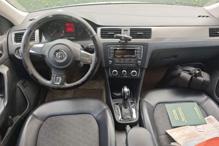 Used Volkswagen Santana 2015 1.6L Automatic Comfort Edition Center Console