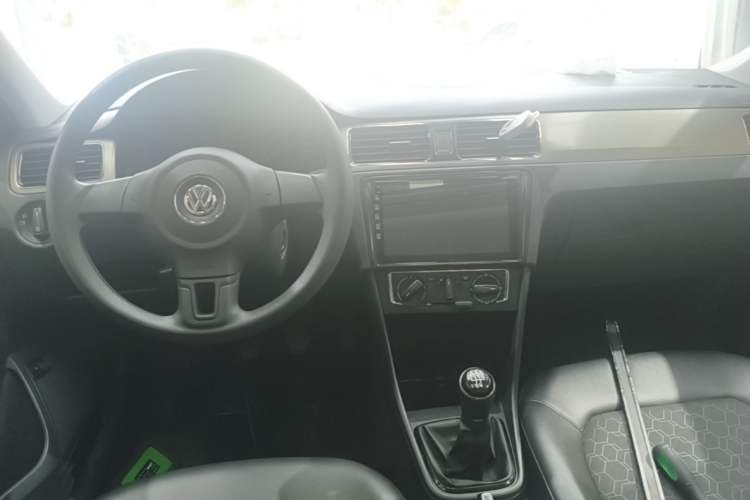 Used Volkswagen Santana 2015 1.6L Manual Comfort Edition Center Console