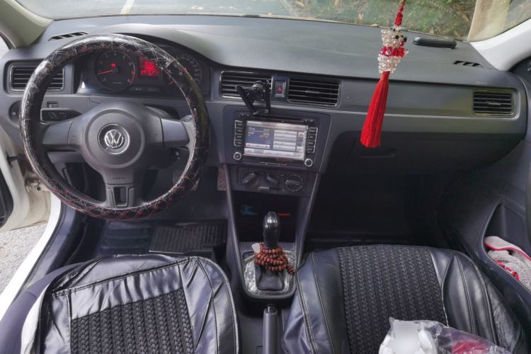 Used Volkswagen Santana 2015 1.6L Automatic Fashion Edition Center Console