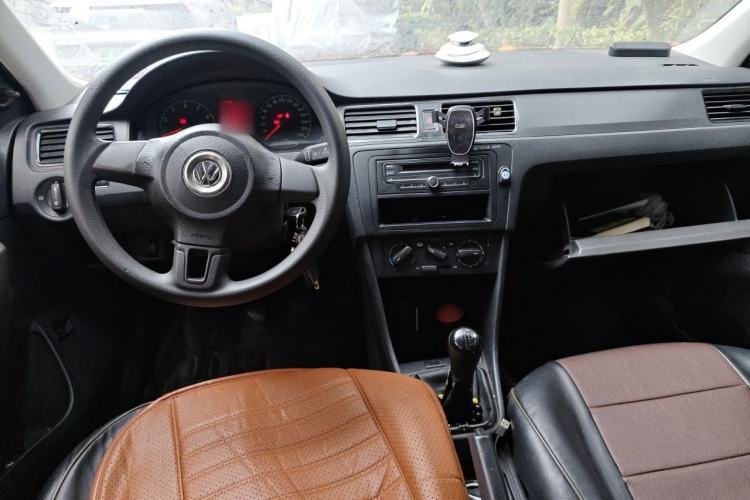 Used Volkswagen Santana 2015 1.6L Manual Fashion Edition Center Console