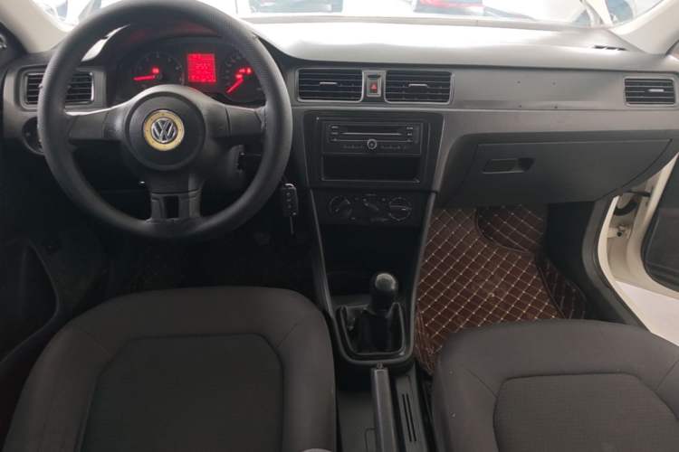 Used Volkswagen Santana 2015 1.6L Manual Fashion Edition Center Console