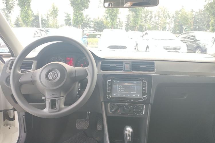 Used Volkswagen Santana 2015 1.6L Automatic Comfort Edition Center Console