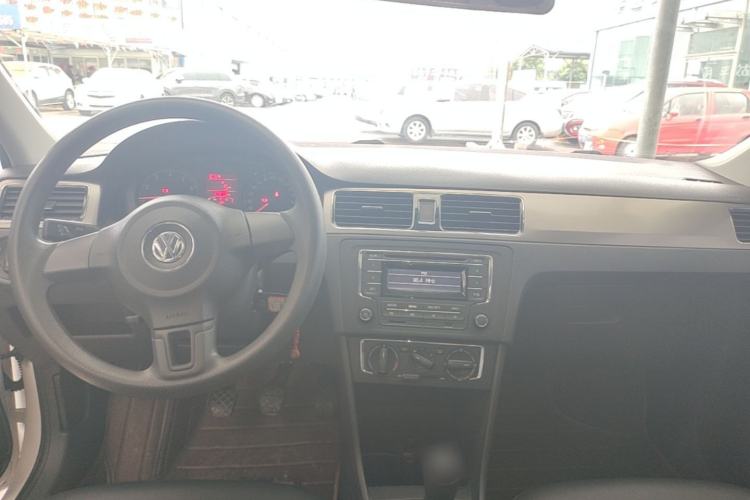 Used Volkswagen Santana 2015 1.6L Manual Comfort Edition Center Console