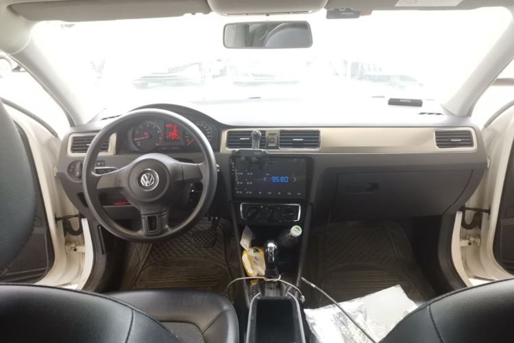 Used Volkswagen Santana 2015 1.6L Automatic Comfort Edition Center Console