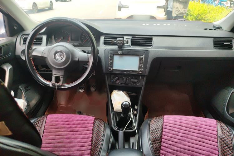 Used Volkswagen Santana 2015 1.6L Manual Fashion Edition Center Console