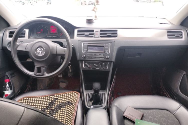 Used Volkswagen Santana 2015 1.6L Manual Comfort Edition Center Console