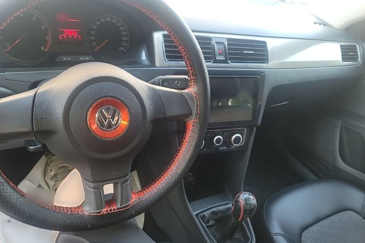 Used Volkswagen Santana 2015 1.6L Manual Comfort Edition Center Console