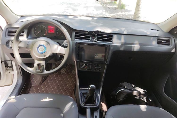 Used Volkswagen Santana 2015 1.6L Manual Fashion Edition Center Console