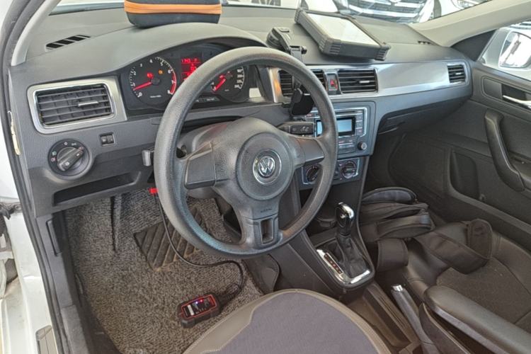 Used Volkswagen Santana 2015 1.6L Automatic Comfort Edition Center Console