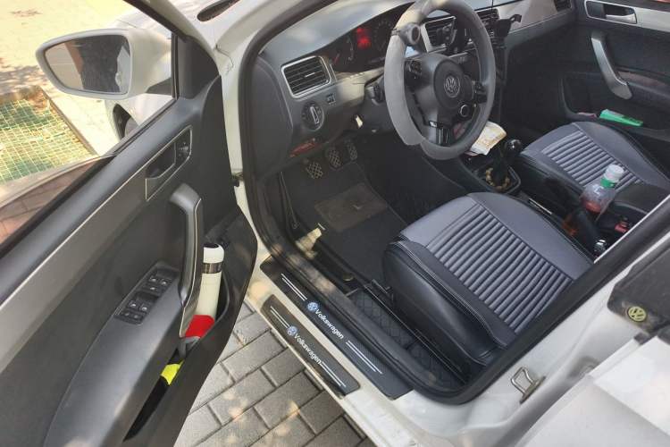 Used Volkswagen Santana 2015 1.6L Manual Fashion Edition Driver Seat