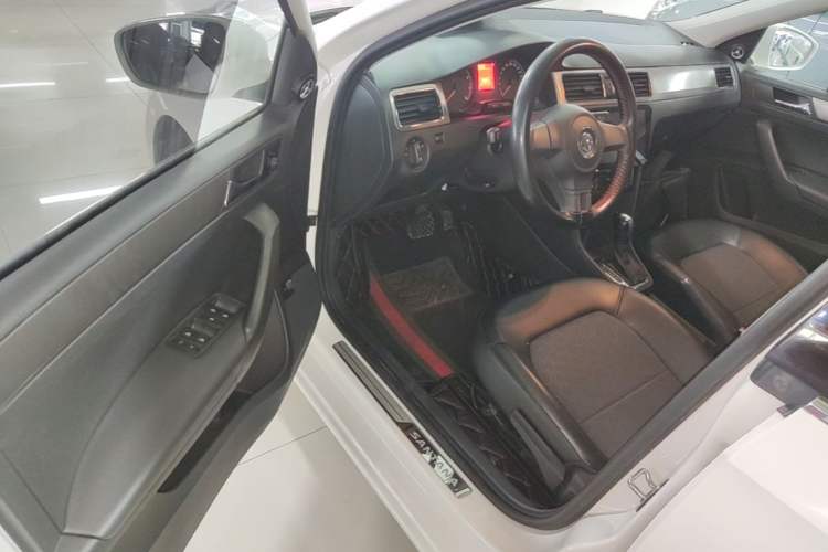 Used Volkswagen Santana 2015 1.6L Automatic Comfort Edition Driver Seat
