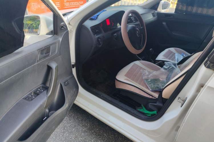 Used Volkswagen Santana 2015 1.6L Manual Fashion Edition Driver Seat