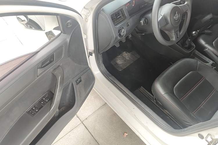 Used Volkswagen Santana 2015 1.4L Manual Fashion Edition Driver Seat