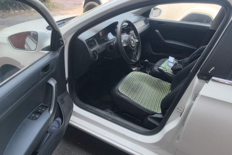Used Volkswagen Santana 2015 1.6L Manual Fashion Edition Driver Seat