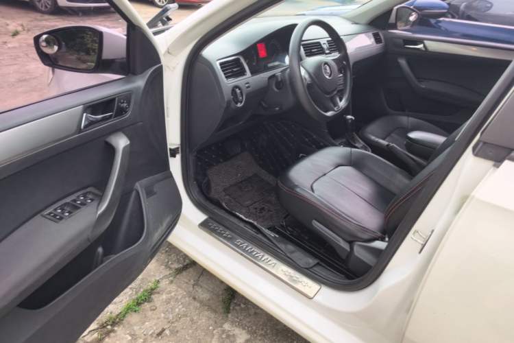 Used Volkswagen Santana 2015 Haval H6 1.6L Automatic Luxury Model Driver Seat