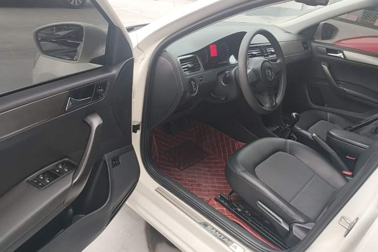 Used Volkswagen Santana 2015 1.6L Manual Comfort Edition Driver Seat