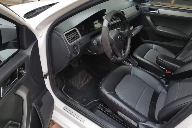 Used Volkswagen Santana 2015 Haval H9 1.6L Automatic Luxury Model Driver Seat