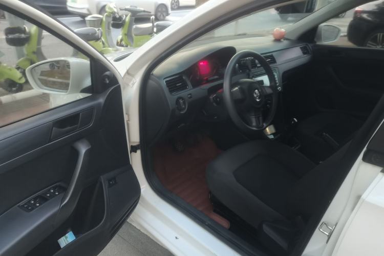 Used Volkswagen Santana 2015 1.6L Manual Fashion Edition Driver Seat
