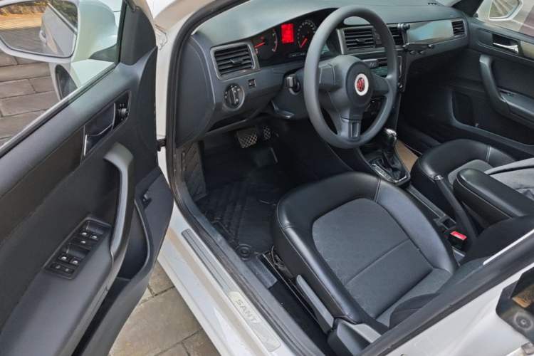 Used Volkswagen Santana 2015 1.6L Automatic Comfort Edition Driver Seat