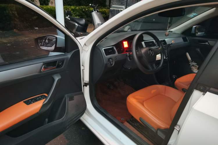 Used Volkswagen Santana 2015 HaoNa 1.6L Manual Fashion Edition Driver Seat