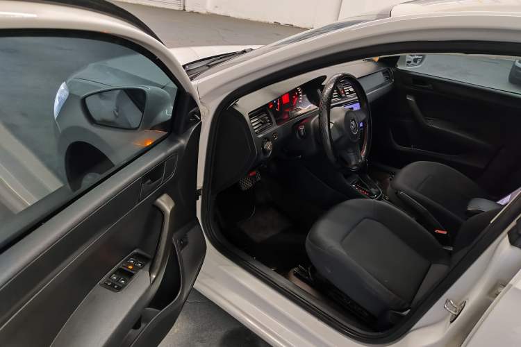 Used Volkswagen Santana 2015 1.6L Automatic Fashion Edition Driver Seat