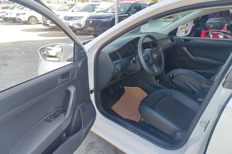 Used Volkswagen Santana 2015 1.6L Manual Fashion Edition Driver Seat