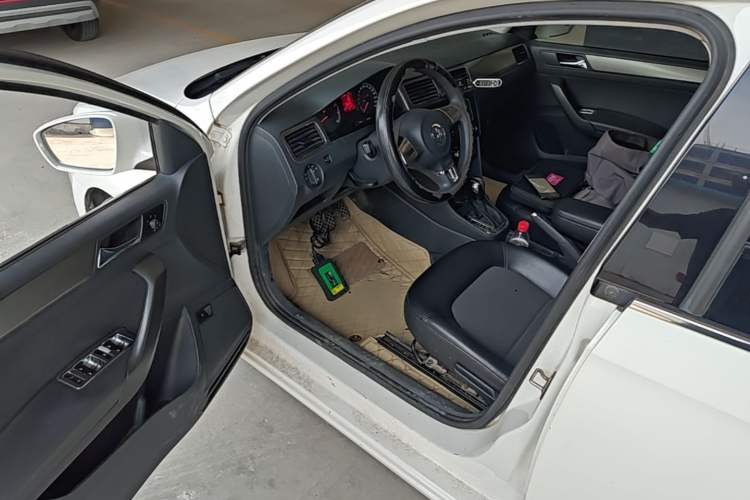 Used Volkswagen Santana 2015 1.6L Automatic Comfort Edition Driver Seat