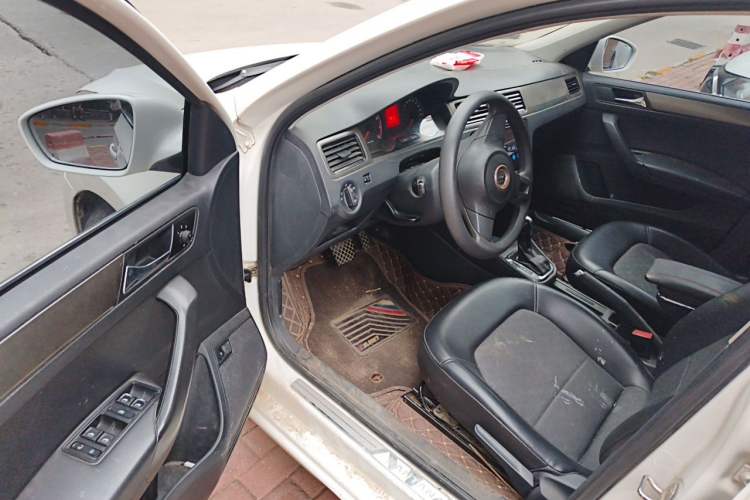 Used Volkswagen Santana 2015 1.6L Automatic Comfort Edition Driver Seat