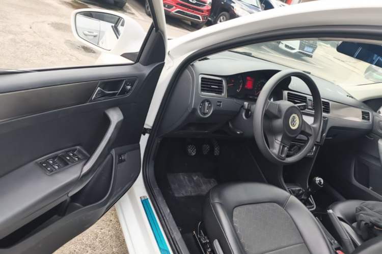 Used Volkswagen Santana 2015 1.6L Manual Comfort Edition Driver Seat