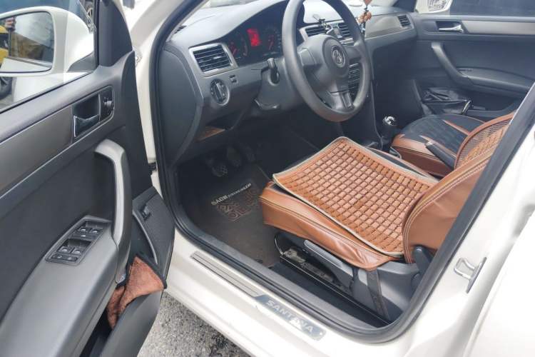 Used Volkswagen Santana 2015 1.6L Manual Comfort Edition Driver Seat