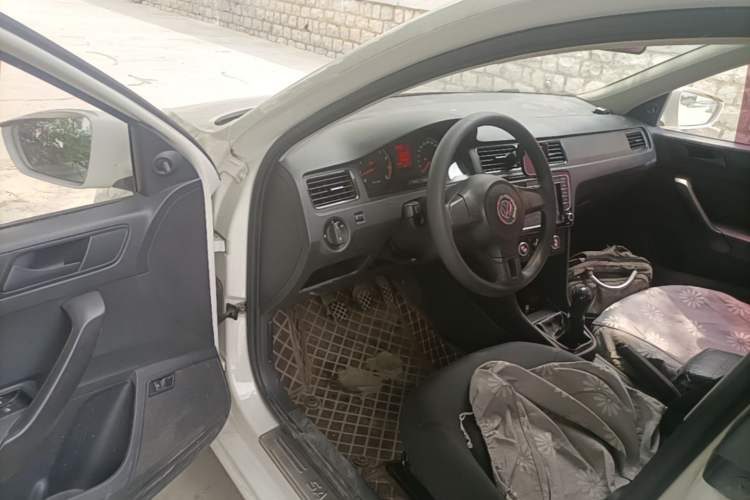 Used Volkswagen Santana 2015 1.6L Manual Fashion Edition Driver Seat