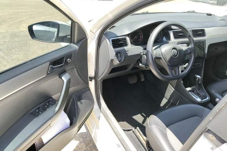 Used Volkswagen Santana 2015 Haval H6 1.6L Automatic Comfort Model Driver Seat