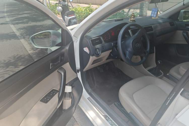 Used Volkswagen Santana 2015 1.6L Manual Comfort Edition Driver Seat