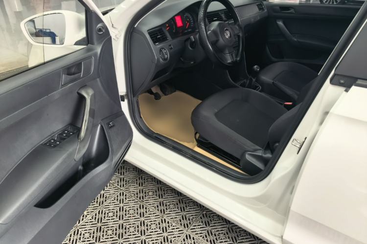 Used Volkswagen Santana 2015 1.6L Manual Fashion Edition Driver Seat