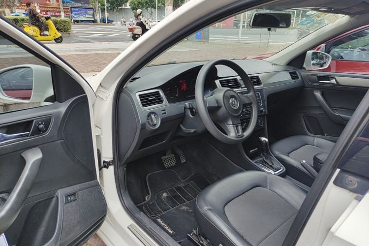 Used Volkswagen Santana 2015 1.6L Automatic Comfort Edition Driver Seat