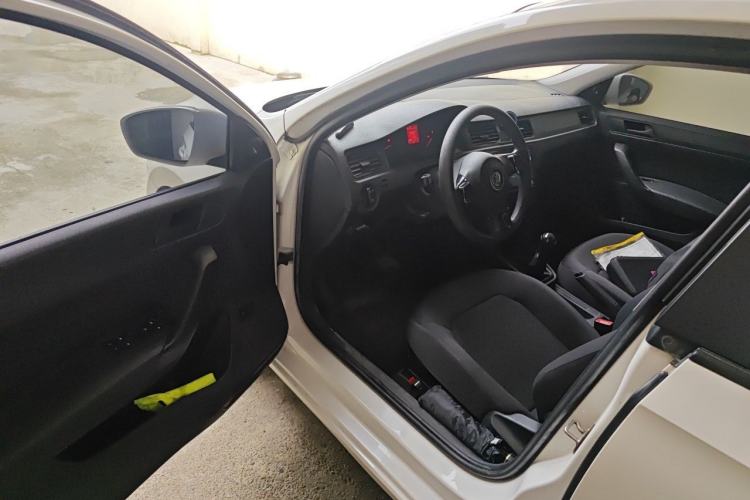 Used Volkswagen Santana 2015 1.6L Manual Fashion Edition Driver Seat