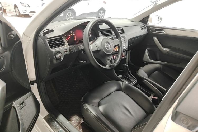 Used Volkswagen Santana 2015 1.6L Automatic Fashion Edition Driver Seat