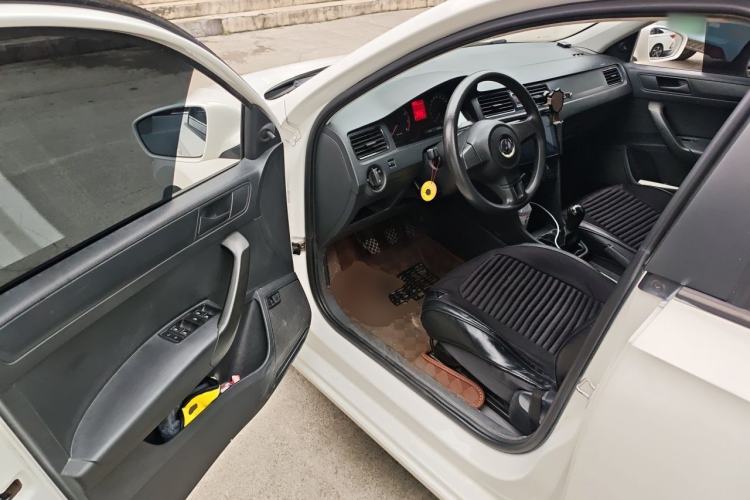 Used Volkswagen Santana 2015 1.4L Manual Fashion Edition Driver Seat