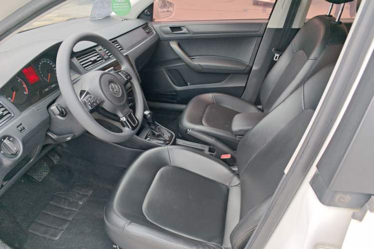 Used Volkswagen Santana 2015 1.6L Automatic Fashion Edition Driver Seat