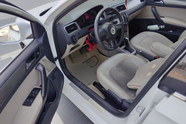 Used Volkswagen Santana 2015 1.6L Automatic Comfort Edition Driver Seat