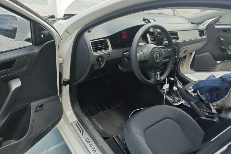 Used Volkswagen Santana 2015 1.6L Automatic Fashion Edition Driver Seat
