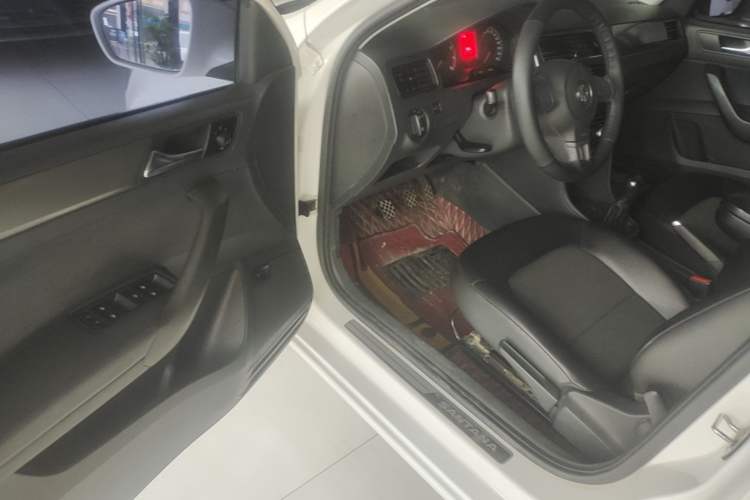 Used Volkswagen Santana 2015 1.6L Manual Comfort Edition Driver Seat