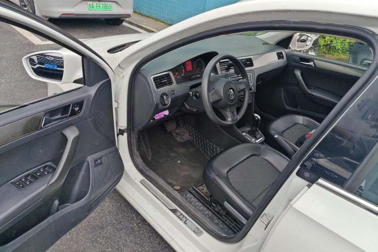 Used Volkswagen Santana 2015 1.6L Automatic Comfort Edition Driver Seat