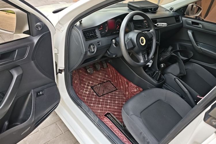 Used Volkswagen Santana 2015 1.6L Manual Fashion Edition Driver Seat