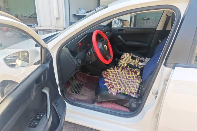 Used Volkswagen Santana 2015 1.6L Manual Fashion Edition Driver Seat