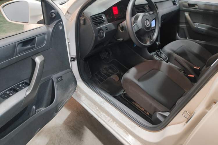 Used Volkswagen Santana 2015 1.6L Automatic Fashion Edition Driver Seat