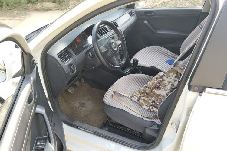 Used Volkswagen Santana 2015 1.6L Manual Fashion Edition Driver Seat