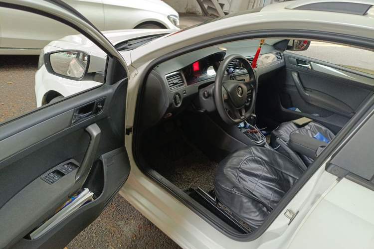 Used Volkswagen Santana 2015 Haval H6 1.6L Automatic Luxury Model Driver Seat